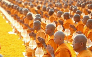 Thái Lan: Lễ diễu hành, thắp nến nơi Tổ sư Phramongkolthepmuni đắc đạo